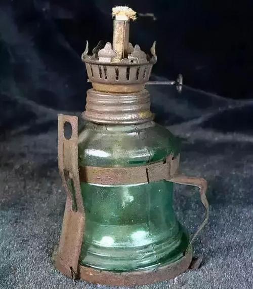 80年代農(nóng)村家庭必備的8種日用品，還有幾種在用？滿滿的回憶